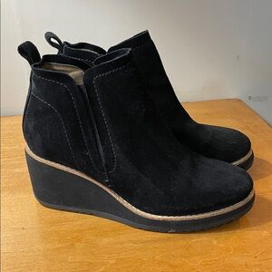 Sofft Black Suede Wedge Ankle Boots for Women. Size 7